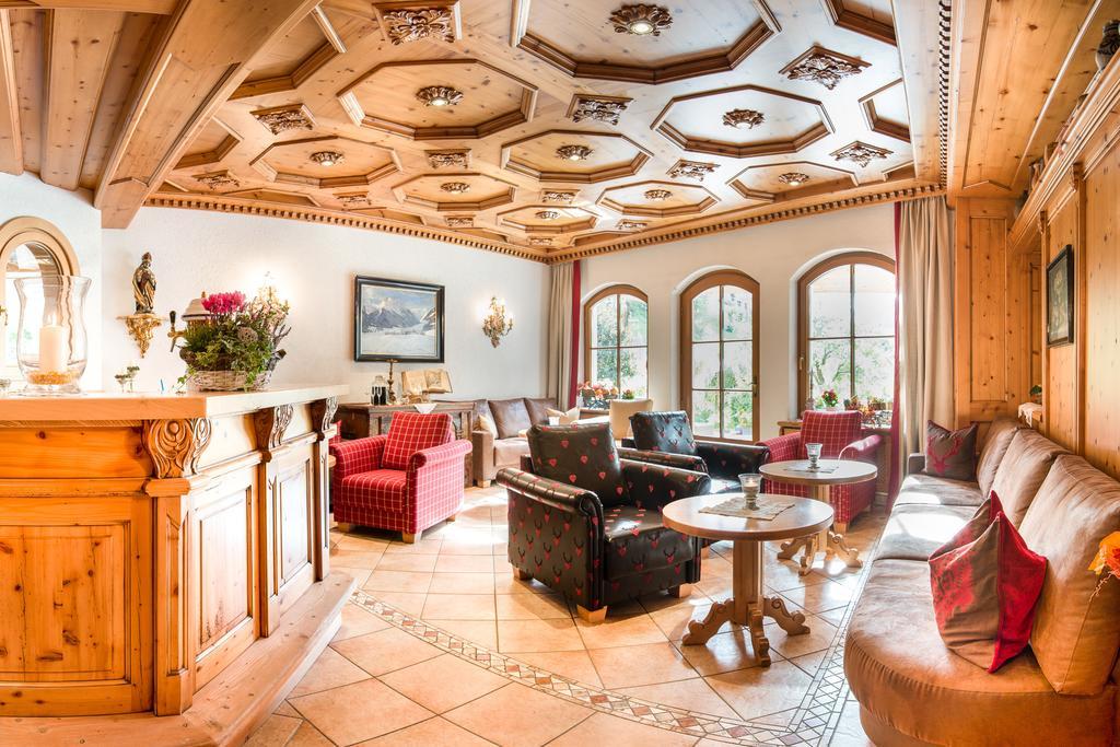 Familien- & Vitalhotel Auenhof Fulpmes Ngoại thất bức ảnh