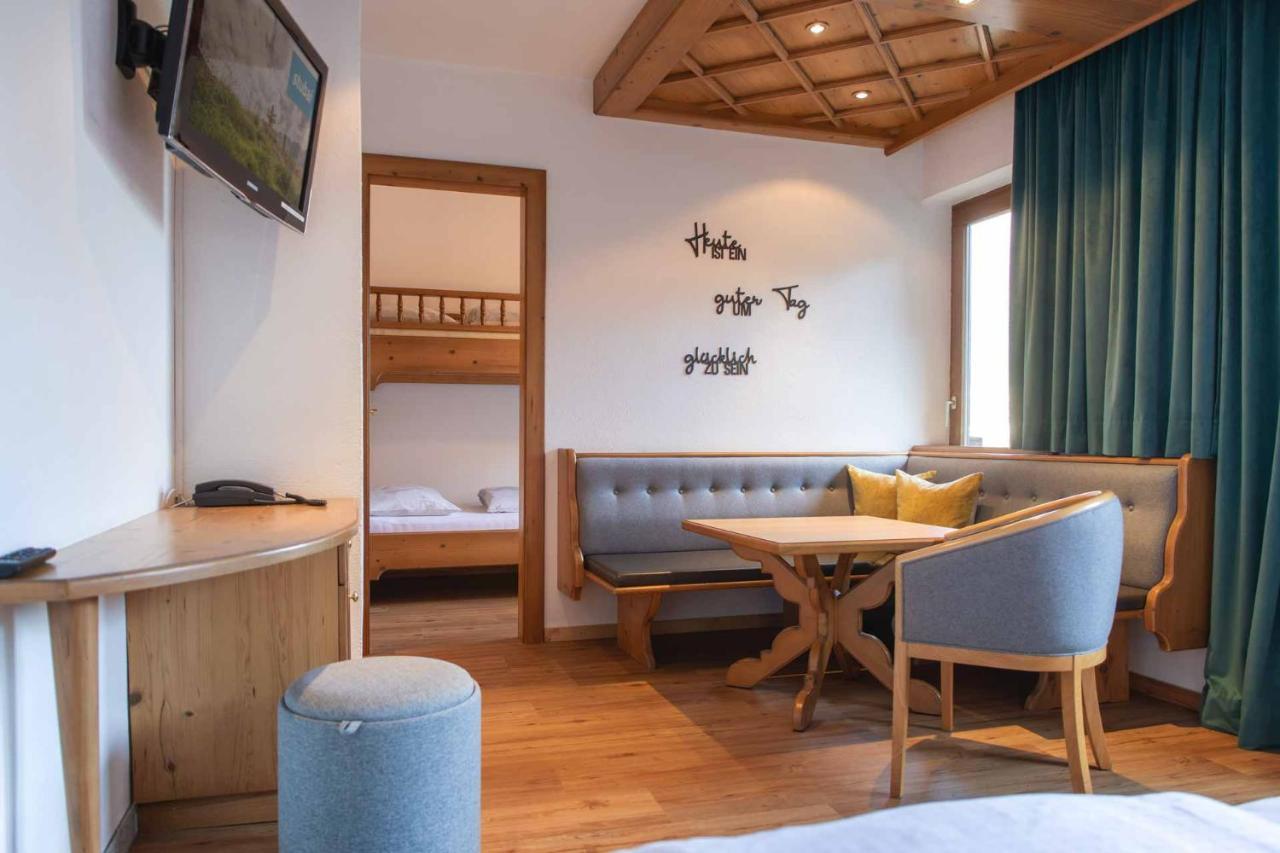 Familien- & Vitalhotel Auenhof Fulpmes Ngoại thất bức ảnh