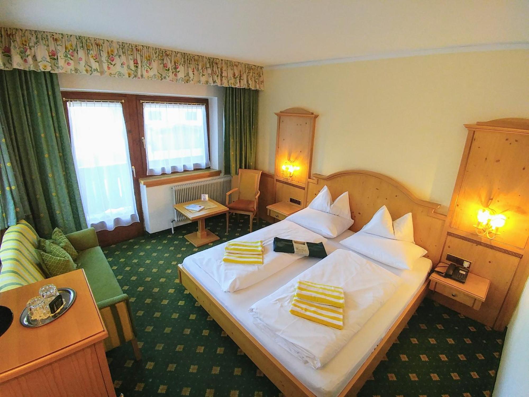 Familien- & Vitalhotel Auenhof Fulpmes Ngoại thất bức ảnh