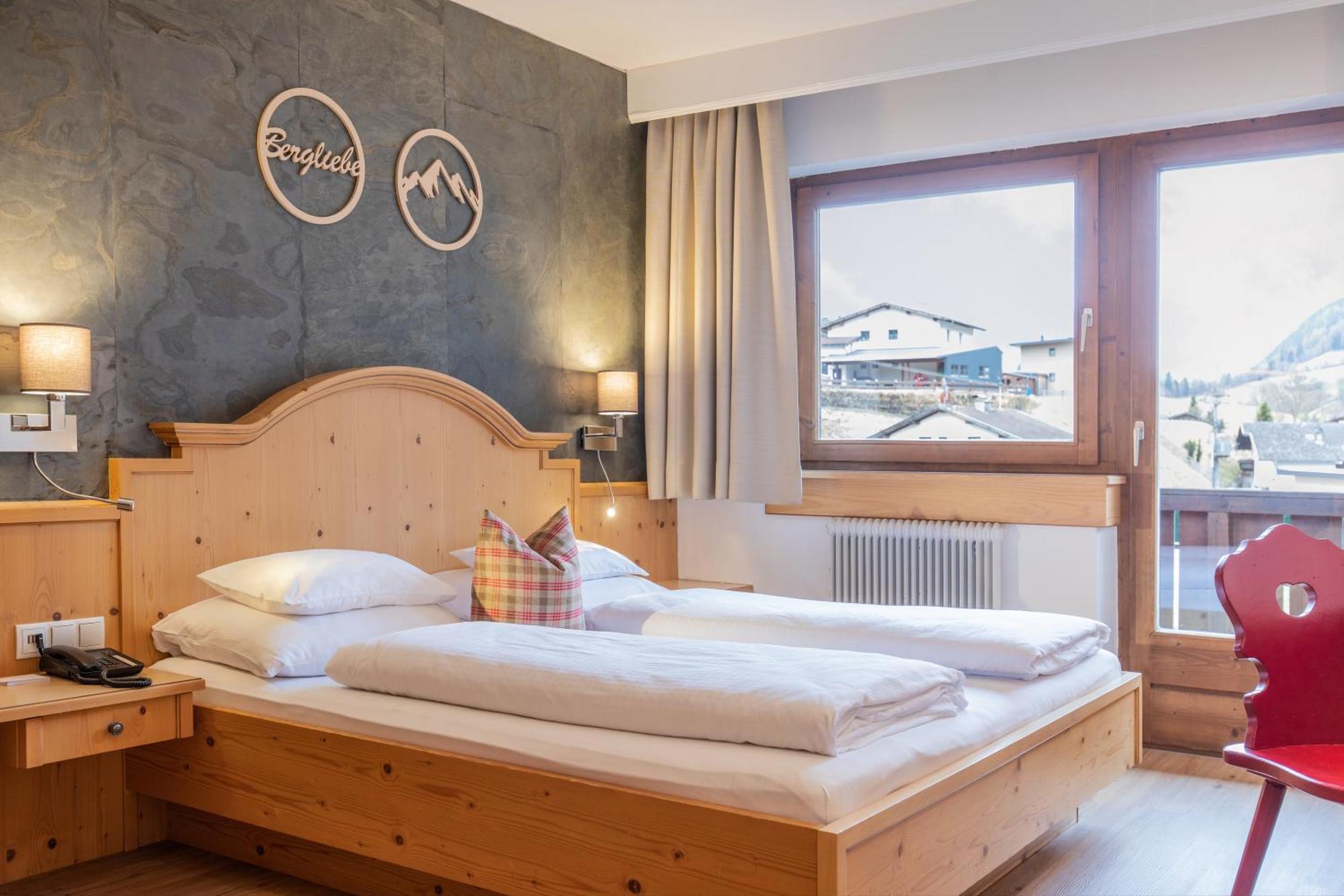 Familien- & Vitalhotel Auenhof Fulpmes Ngoại thất bức ảnh