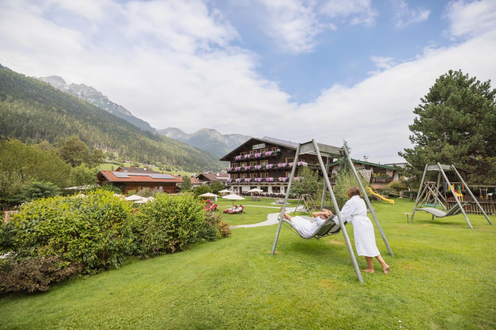 Familien- & Vitalhotel Auenhof Fulpmes Ngoại thất bức ảnh