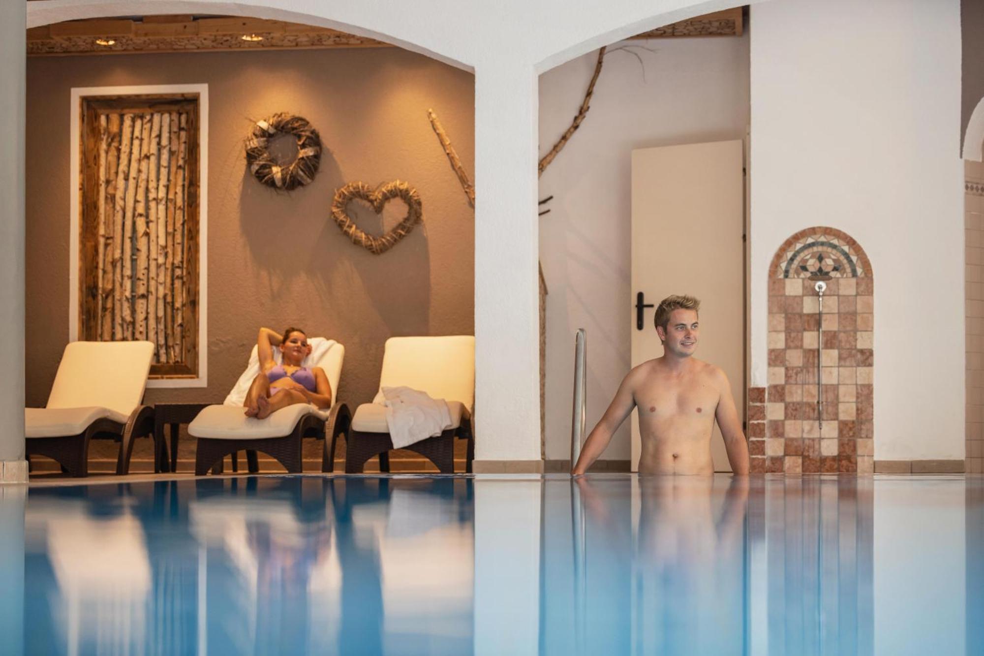 Familien- & Vitalhotel Auenhof Fulpmes Ngoại thất bức ảnh